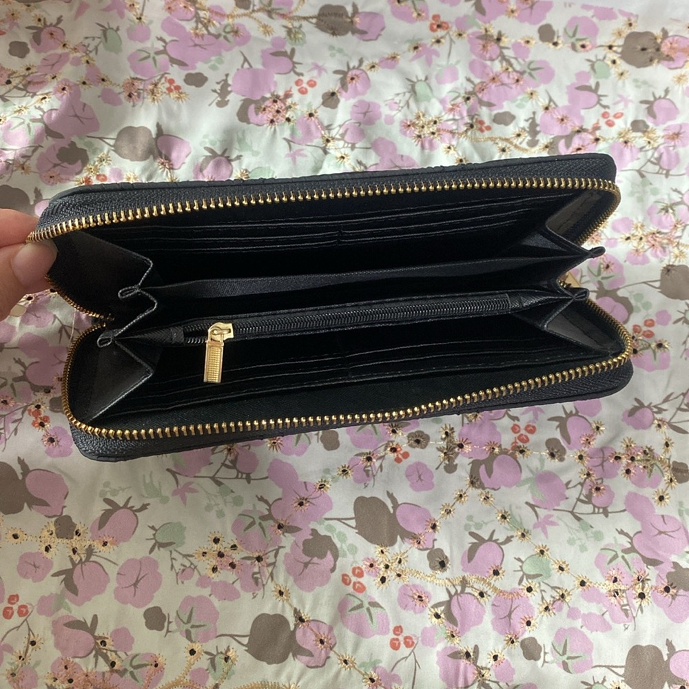Louis Vuitton Black Zipper Clutch Wallet - Picture 6 of 8